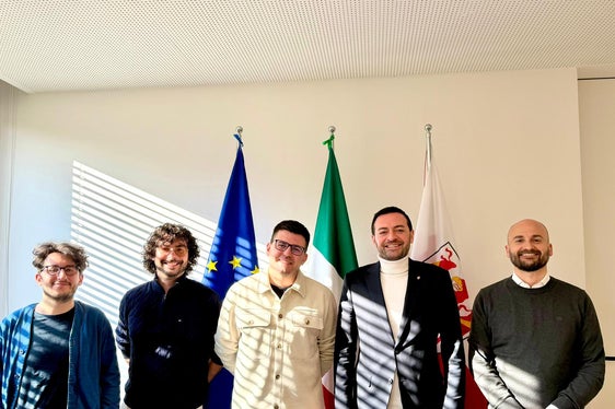 Anche il Ministero per lo Sport e i Giovani sosterrà economicamente l'edizione 2026 del Festival Studentesco. Nella foto (da sinistra) Fabio Raffaelli (Ufficio Politiche giovanili), Luca Taddeo, vicepresidente dell'Artist Club, Davide Mariotti, presidente dell'Artist Club, il vicepresidente della Provincia Marco Galateo e il direttore dell'Ufficio politiche giovanili Claudio Andolfo. (Foto: USP)