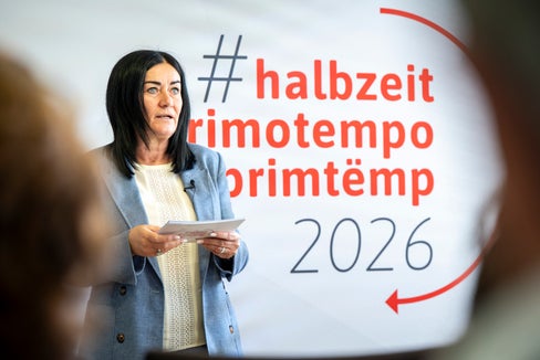 Mit dem kürzlich im Landtag genehmigten Ortspolizei-Gesetz können wir den staatlich vorgegebenen Rahmen endlich besser ausnützen und übernehmen als Land mehr Eigenverantwortung für die öffentliche Sicherheit und Ordnung, betonte Sicherheitslandesrätin Ulli Mair bei der #halbzeit-Pressekonferenz im Landhaus 3a in Bozen. (Foto: LPA/Fabio Brucculeri)