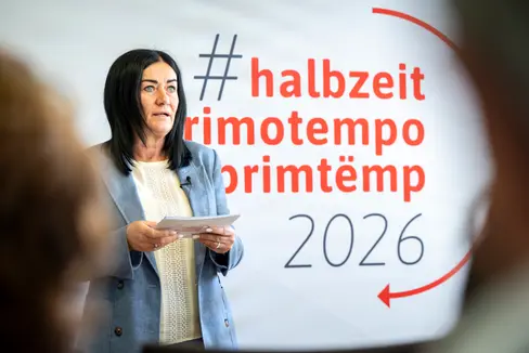 Mit dem kürzlich im Landtag genehmigten Ortspolizei-Gesetz können wir den staatlich vorgegebenen Rahmen endlich besser ausnützen und übernehmen als Land mehr Eigenverantwortung für die öffentliche Sicherheit und Ordnung, betonte Sicherheitslandesrätin Ulli Mair bei der #halbzeit-Pressekonferenz im Landhaus 3a in Bozen. (Foto: LPA/Fabio Brucculeri)