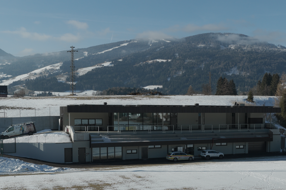 Die Polyklinik in Niederrasen wurde gemäß den Vorgaben des Internationalen Olympischen Komitees eingerichtet und umfasst modern ausgestattete Behandlungsräume, einen Überwachungsbereich sowie physiotherapeutische Einrichtungen. (Foto: LPA/Rupert Zöschg)