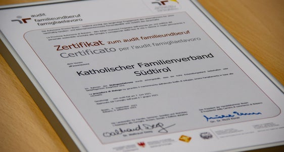 Das audit familieundberuf ist ein mehrstufiger Zertifizierungsprozess, bei dem Arbeitgeber und Arbeitnehmer an familien- und lebensphasenfreundlichen Maßnahmen arbeiten. (Foto: LPA/Greta Stuefer)