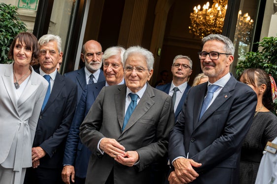 Prima di entrare al Kaiserhof per il pranzo, il Presidente della Repubblica italiana Sergio Mattarella e il presidente della Provincia Arno Kompatscher hanno atteso il Presidente federale austriaco Alexander Van der Bellen. (Foto: USP/Fabio Brucculeri)