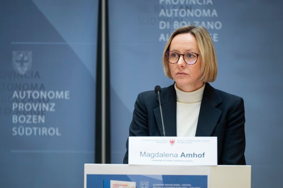 Il Rapporto sul mercato del lavoro in provincia di Bolzano per il periodo maggio-ottobre 2024 è stato presentato oggi (16 dicembre) dall’assessora al Lavoro Magdalena Amhof. (Foto: USP/Fabio Brucculeri)