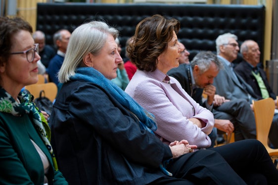 Alla conferenza odierna hanno partecipato anche l'assessora provinciale, Maria Hochgruber Kuenzer (nella foto la prima da destra) e la soprintendente provinciale Karin Dalla Torre (Foto: ASP/Fabio Brucculeri)