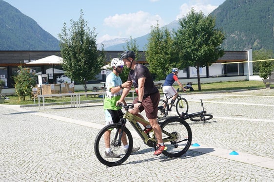 Beim Sportforum in Mals steht unter anderem ein zeitgemäßes Radtraining auf dem Programm. (Foto: LPA/Pädagogische Abteilung der Deutschen Bildungsdirektion/Sportoberschule Mals)