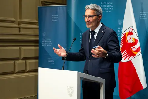 Landeshauptmann Arno Kompatscher stellte die Kriterien für die Medienförderung vor. (Foto: LPA/Fabio Brucculeri)