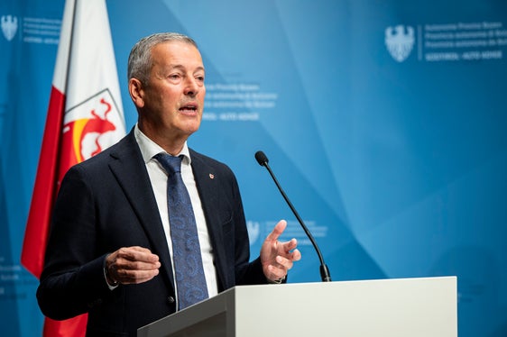 Mit der Anpassung der Durchführungspläne für mehrere Gewerbegebiete von Landesinteresse schafft die Landesregierung laut Landesrat Peter Brunner eine flexible Lösung für Betriebe, die zeitweise Personal unterbringen müssen. (Foto: LPA/Fabio Brucculeri)