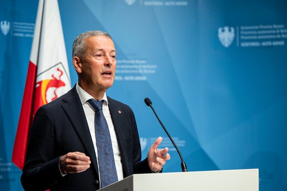 Mit der Anpassung der Durchführungspläne für mehrere Gewerbegebiete von Landesinteresse schafft die Landesregierung laut Landesrat Peter Brunner eine flexible Lösung für Betriebe, die zeitweise Personal unterbringen müssen. (Foto: LPA/Fabio Brucculeri)