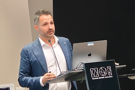 Zurückgreifen kann das neue Kompetenzzentrum auf die jahrelange Erfahrung der Südtiroler Informatik AG (SIAG), deren Team als CSIRT Südtirol unter der Leitung von Francesco Terracciano (im Bild) operativ Bedrohungen überwacht und bei Vorfällen eingreift. (Foto: LPA/Ursula Pirchstaller)