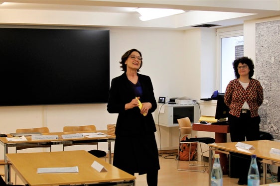 (v.l.) Jurymitglied Evi Deborah Schwienbacher, Beatrix Christanell (Pädagogische Abteilung der Deutschen Bildungsdirektion), Wettbewerbskoordinatorin Monika Marinello (Pädagogischen Abteilung der Deutschen Bildungsdirektion), Elisabeth Pfattner (Pädagogische Abteilung der Deutschen Bildungsdirektion) und die Jurymitglieder Elisa Piras und Martin Paulmichl freuten sich über engagierte Teilnahme der Schülerinnen und Schüler (Foto: LPA/Bildungsdirektion)