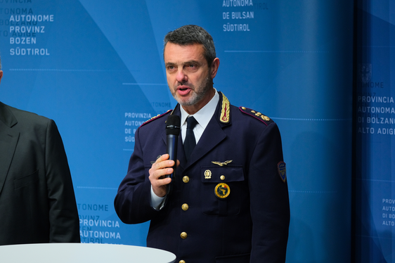 Die Postpolizei unterstützt unter anderem Gerichtsbehörden bei deren Ermittlungen zu IT-Angriffen, führte Vizequästor und Leiter des Einsatzzentrums für Cybersicherheit der Postpolizei, Alberto Di Cuffa, aus. (Foto: LPA/Lukas Forer)