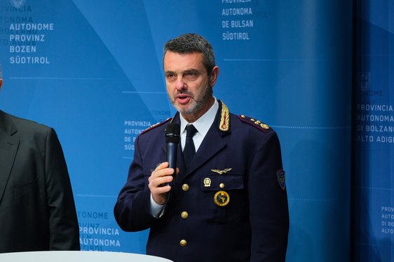 Die Postpolizei unterstützt unter anderem Gerichtsbehörden bei deren Ermittlungen zu IT-Angriffen, führte Vizequästor und Leiter des Einsatzzentrums für Cybersicherheit der Postpolizei, Alberto Di Cuffa, aus. (Foto: LPA/Lukas Forer)