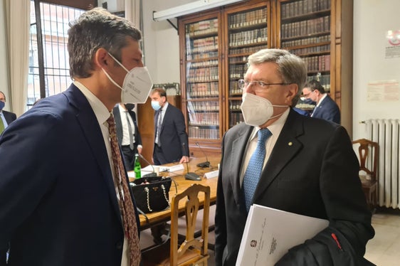 Landesrat Alfreider und Infrastrukturminister Giovannini am Rande der heutigen Gründungsvertrag-Unterzeichnung (Foto: LPA/Davide Cordua)