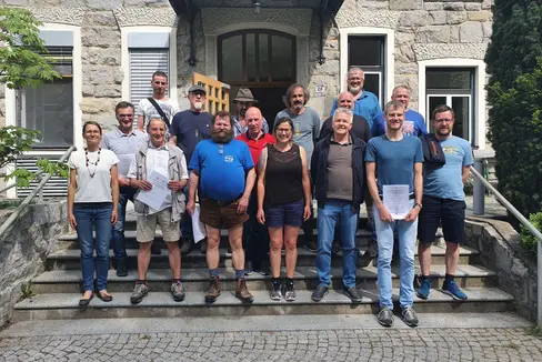 Bereit für die Sommersaison: die 22 neu zertifizierten Hirten und Hirtinnen (Foto: LPA/Fachschule für Land- und Hauswirtschaft Salern)