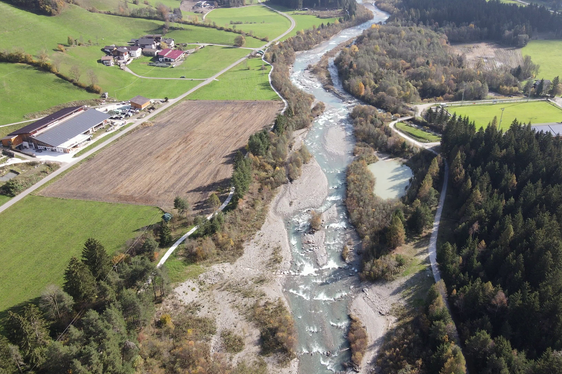 Die Umsetzung der Maßnahmen im Mareiter Bach erfolgt in mehreren Bauabschnitten, wobei jeweils in einer Niedrigwasserperiode im Winter einige Sperrenbauwerke umgebaut werden und das Bachbett aufgeweitet wird. (Foto: LPA/Landesamt für Wildbach- und Lawinenverbauung Nord in der Agentur für Bevölkerungsschutz)