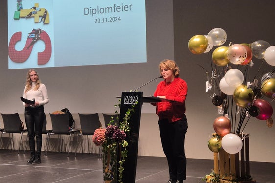 Soziallandesrätin Rosmarie Pamer hob in ihren Grußworten die Bedeutung sozialer Berufe hervor. (Foto: LPA/LFS Hannah Arendt)