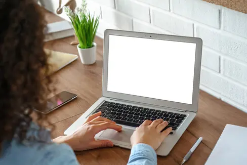 Die Stellenwahl für die befristeten Arbeitsverträge des Lehrpersonals der deutschsprachigen Grund-, Mittel und Oberschulen startet am 31. Juli. (Foto: Shutterstock)