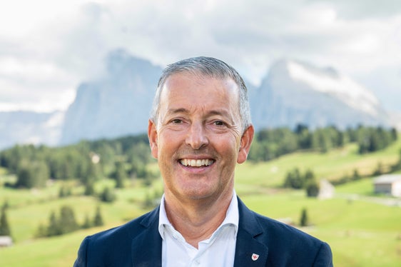 Die Aufgaben von Naturpark Rangern und Südtirol Alto Adige Rangern unterscheiden sich, das Ziel ist jedoch ein gemeinsames: das Verantwortungsbewusstsein von Einheimischen und Gästen für den Lebensraum Südtirol zu stärken und einen aktiven Beitrag zum Natur- und Landschaftsschutz zu leisten, betont der Landesrat für Natur-, Landschaft- und Umweltschutz Peter Brunner. (Foto: LPA/Fabio Brucculeri)