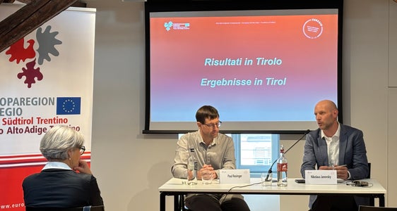 Hanno riferito sui risultati in Tirolo: (da sinistra) Paul Resinger e Nikolaus Janovsky. (Foto: Euregio)