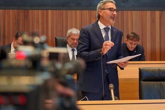 Landeshauptmann Arno Kompatscher unterstrich, mit diesem Haushalt jene zu stärken, die Unterstützung brauchen. (Foto: Südtiroler Landtag/Werth)