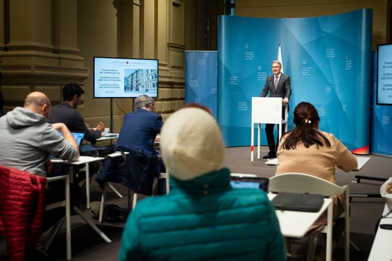 Landeshauptmann Kompatscher hat heute (26. März) im Anschluss an die Sitzung der Landesregierung die wichtigsten Beschlüsse vorgestellt - unter anderem jenen zur Nominierung der Mitglieder des neuen Landesbeirates für Chancengleichheit. (Foto: LPA/Fabio Brucculeri)