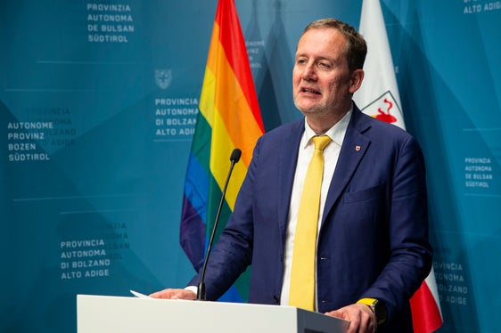 Die Investitionen, die in die Instandhaltung der landeseigenen Immobilien fließen, kämen allen drei Sprachgruppen zugute, unterstrich der zuständige Landesrat Massimo Bessone. (Foto: LPA/Brucculeri)