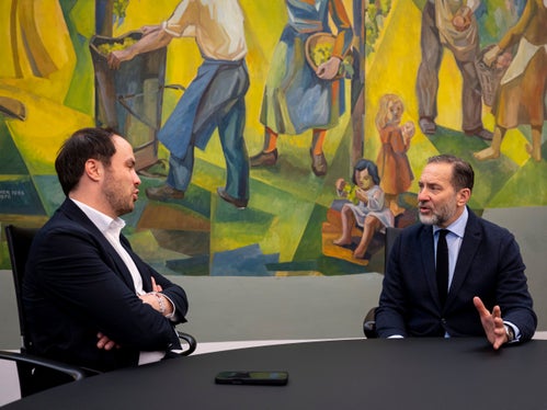 L'assessore provinciale Philipp Achammer e l'ambasciatore Michael Rendi durante il loro incontro hanno discusso, tra l'altro, di temi legati all'istruzione. (Foto: USP/Fabio Brucculeri)
