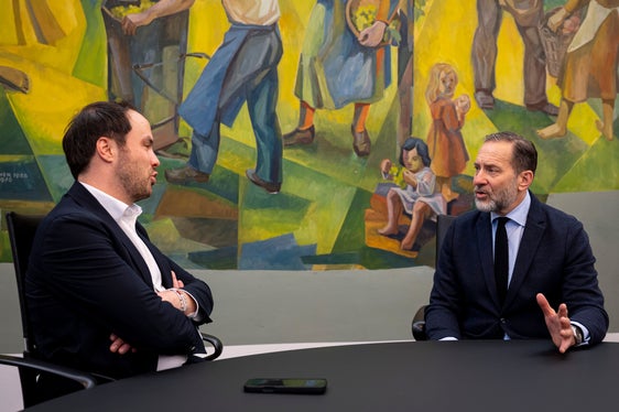 Landesrat Philipp Achammer und Botschafter Michael Rendi haben bei ihrem Treffen unter anderem über Bildungsthemen gesprochen. (Foto: LPA/Fabio Brucculeri)