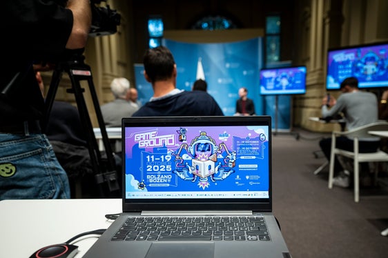 2025 war das 2025 war das Gaming-Festival Game Ground ein großer Erfolg. Vom 16. bis 18. Oktober kehrt es nach Bozen zurück. Die Veranstaltung wird bei einer Pressekonferenz am 1. Oktober in Bozen vorgestellt. (Foto: LPA/Fabio Brucculeri)