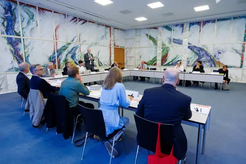Conferenza di Arge Alp a Bregenz sulla digitalizzazione. I direttori degli archivi appartenenti alla Comunità di lavoro delle Regioni Alpine (Arge Alp) si sono incontrati per un confronto (Foto: ASP/Arge Alp)