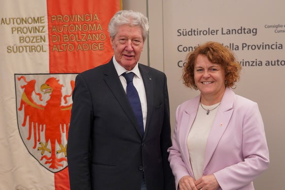 Bozens Bürgermeister Renzo Caramaschi und Landesrätin Rosmarie Pamer haben sich darauf verständigt, einige Winterunterkünfte für bestimmte Personengruppen weiterhin zugänglich zu lassen. (Foto: LPA)