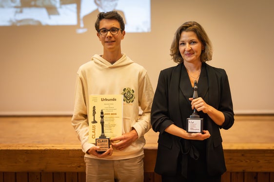 Maximilian Schileo und Julia Herrnböck sind die diesjährigen Preisträger der Auszeichnungen in Gedenken an Claus Gatterer. (Foto: LPA/Florian Stauder)