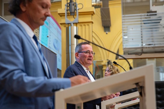 L'alto tasso di successo formativo è indicatore dell'elevata qualità della scuola altoatesina. Nella foto (da sinistra) i direttori Gullotta e Tschenett e la direttrice Ploner (Foto: ASP/Greta Stuefer)