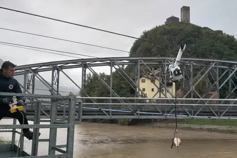 Prosegue il monitoraggio costante dei livelli sui principali corsi d'acqua della provincia. Questa la situazione odierna sul fiume Adige; all'altezza di Castel Firmiano (Foto: ASP/Agenzia per la Protezione Civile)