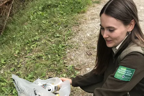 Lungo il tragitto vengono raccolti molti rifiuti. Giornate come i CleanUP Days sensibilizzano su come gestire con cura i rifiuti, un tema importante per i parchi naturali dell'Alto Adige. (Foto: USP/Ufficio Natura)