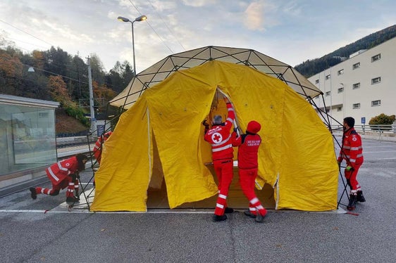 Grenzüberschreitende Übung Eurex.24: Auch Freiwillige des Landeskomitees des Italienischen Roten Kreuzes halfen tatkräftig mit. (Foto: LPA/Freiwillige des Italienischen Roten Kreuzes - Landeskomitee)