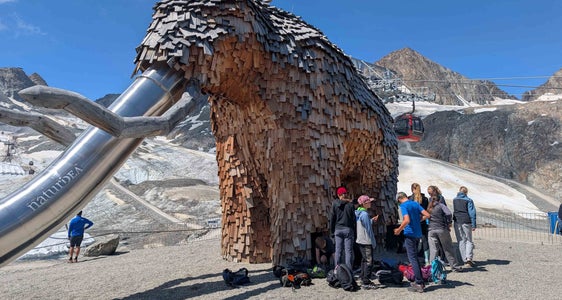 Visita al mondo dei ghiacciai di Stubai: uno dei primi momenti salienti dell’EuregioSportCamp (Foto: Euregio)