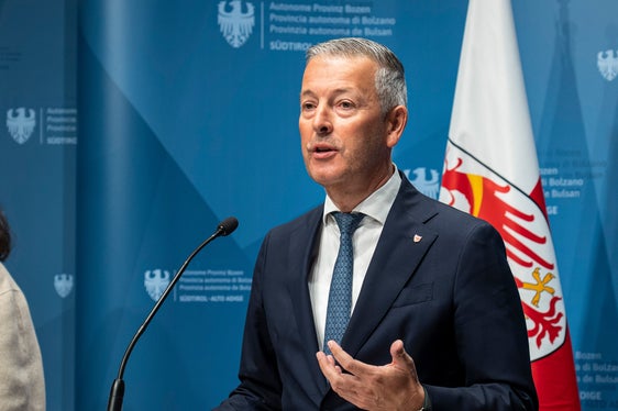 Landesrat Peter Brunner, in dessen Zuständigkeit die UNESCO-Anerkennungen in Südtirol fallen, betonte: „Was wir heute im Bereich des Immateriellen Kulturerbes in Südtirol vorfinden, ist nicht selbstverständlich. Wir müssen die Weitergabe des Wissens an künftige Generationen sichern. (Foto: LPA/Fabio Brucculeri)