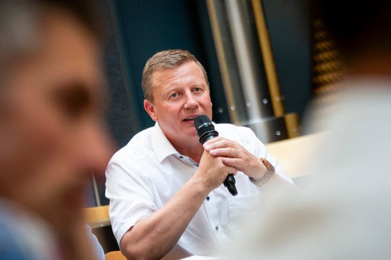 L'agricoltura produce quello che mangiamo. Sosteniamo il documento strategico e siamo fiduciosi che saremo in grado di presentare risultati realizzabili entro il 2030, ha dichiarato Daniel Gasser, presidente dell'Associazione degli agricoltori e coltivatori diretti altoatesini. (Foto: ASP/Fabio Brucculeri)