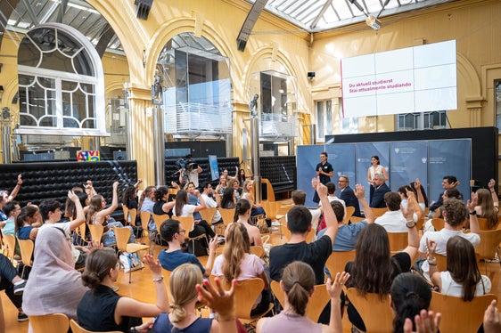 Con dei giochi sono state verificate le conoscenze dei partecipanti sulla provincia di Bolzano, con domande che spaziavano dalla cultura generale ai dettagli sull’Amministrazione provinciale. (Foto: USP/Fabio Brucculeri)