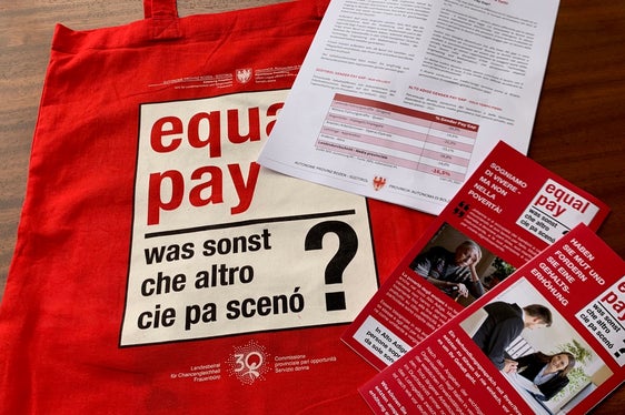 Equal Pay - was sonst? Am heutigen Aktionstag wird über die ungleiche Bezahlung von Frauen und Männern informiert. (Foto: Frauenbüro/Astrid Pichler)
