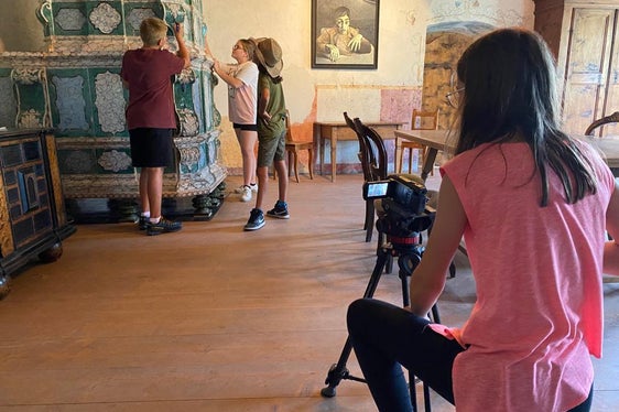 Die Burgen im Blick hatten die Teilnehmenden des zweiten der sechs Workshops. (Foto: LPA/Bildungsdirektion)