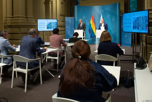Landesrat Bessone und Landeshauptmann Kompatscher bei der heutigen Pressekonferenz (Foto: LPA/Brucculeri)
