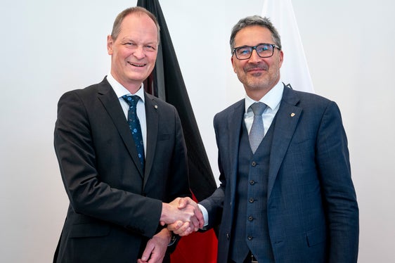 Der deutsche Botschafter in Rom, Thomas Bagger (links), und Landeshauptmann Arno Kompatscher beim Treffen im Palais Widmann in Bozen. (Foto: LPA/Fabio Brucculeri)