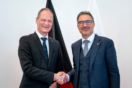 Der deutsche Botschafter in Rom, Thomas Bagger (links), und Landeshauptmann Arno Kompatscher beim Treffen im Palais Widmann in Bozen. (Foto: LPA/Fabio Brucculeri)