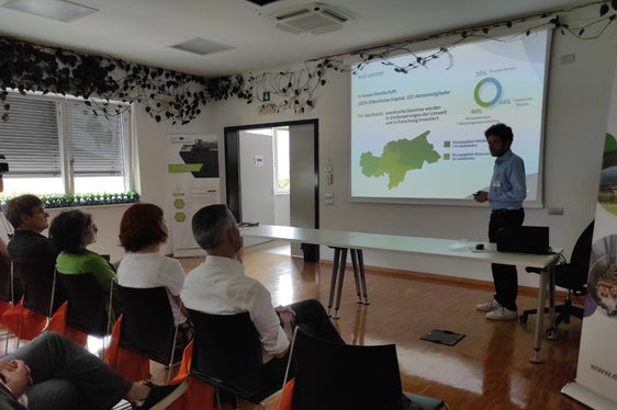 Folta partecipazione oggi (8 giugno) per le visite all’impianto di fermentazione di Lana, organizzate dall’Agenzia ambiente in collaborazione con eco center SpA e Comunità comprensoriale Burgraviato. (Foto: ASP/Vera Brunetti)