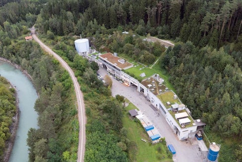 Am Gelände der ARA Tobl in St. Lorenzen werden künftig die in Südtirol anfallenden Klärschlämme in einer zentralen Anlage umweltverträglich behandelt. (Foto: LPA/ARA Pustertal AG)