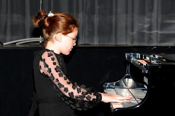 Ida Maria Finatzer (docente, Ulrike Ellemunter) si è esibita con successo nella categoria pianoforte al concorso prima la musica (Foto: ASP/Melanie Eberl)