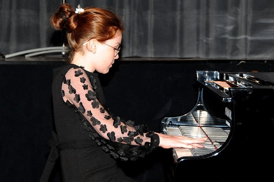 Ida Maria Finatzer (docente, Ulrike Ellemunter) si è esibita con successo nella categoria pianoforte al concorso prima la musica (Foto: ASP/Melanie Eberl)