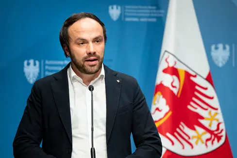 Die Landesregierung hat sich am 17. April mit dem Forschungs- und Bildungsstandort Bruneck befasst, Landesrat Philipp Achammer informierte dazu auf einer Pressekonferenz. (Foto: LPA/Fabio Brucculeri)